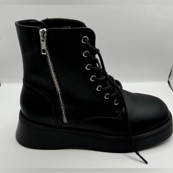 NWT- Steve Madden Combat Boots- Size 5 - Picture 2 of 4